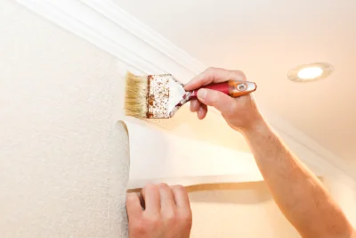Pose de papier peint à Évran — revêtements muraux et toiles de verre